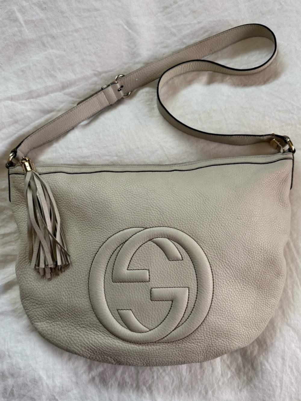 Authentic Gucci Soho  Large Crossbody Bag in cream/off-white pebbled leather